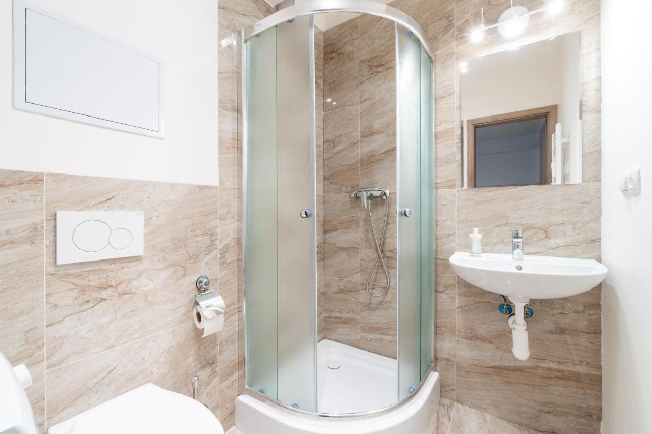 Brand New Studio Apartment # 42 In Brand New Building With Free Parking In The Center Praga Exterior foto